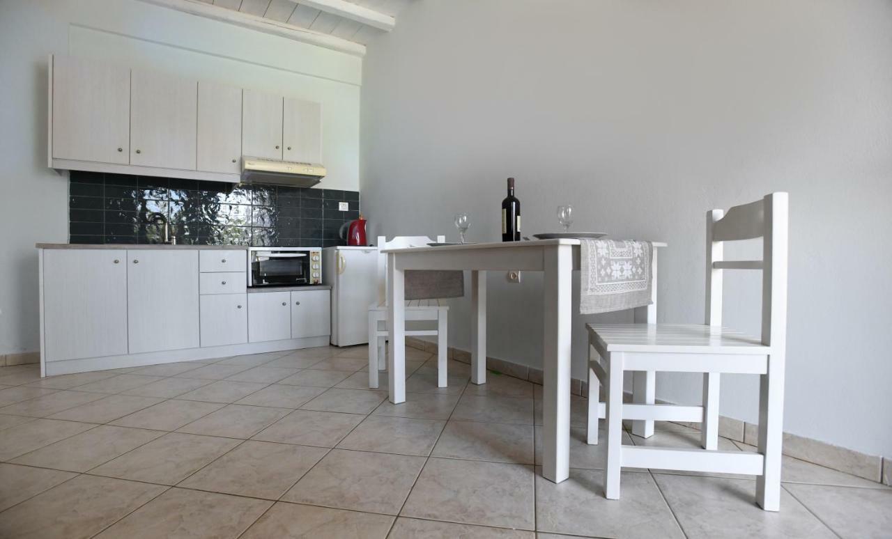 Nostos Beachfront Apartments & Studios Агиос-Иоаннис Экстерьер фото